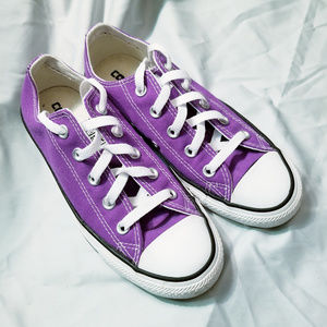 Converse Purple Low Tops Women Size 6 Like New